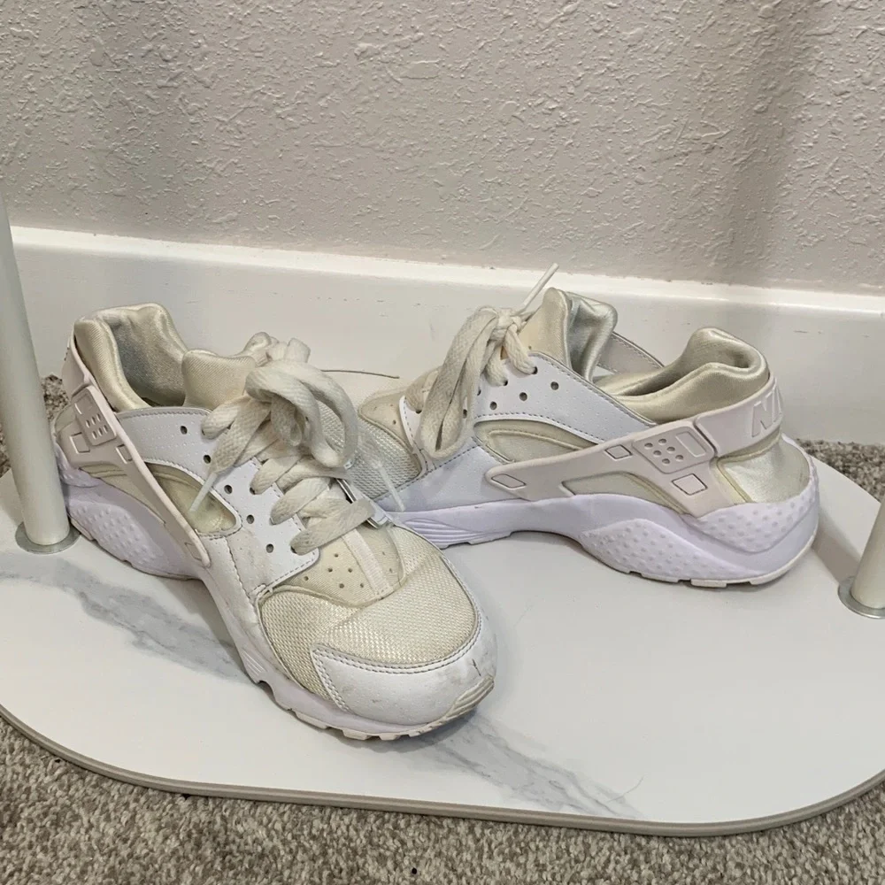 Nike Huaraches White‎ and Cream Shoes